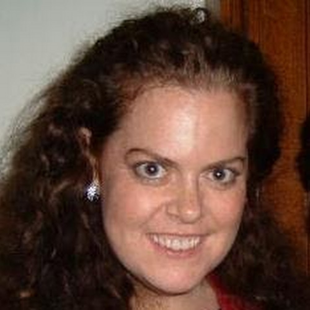 Meet your Posher, Maura